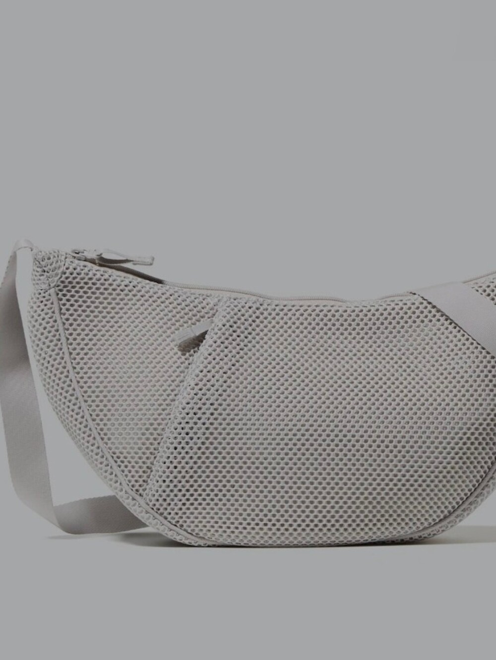 Uniqlo Light Gray Round Shoulder  Mesh Bag